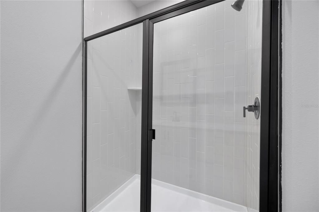 Под контрактом: $359,900 (3 спален, 2 ванн, 1902 Квадратных фут)