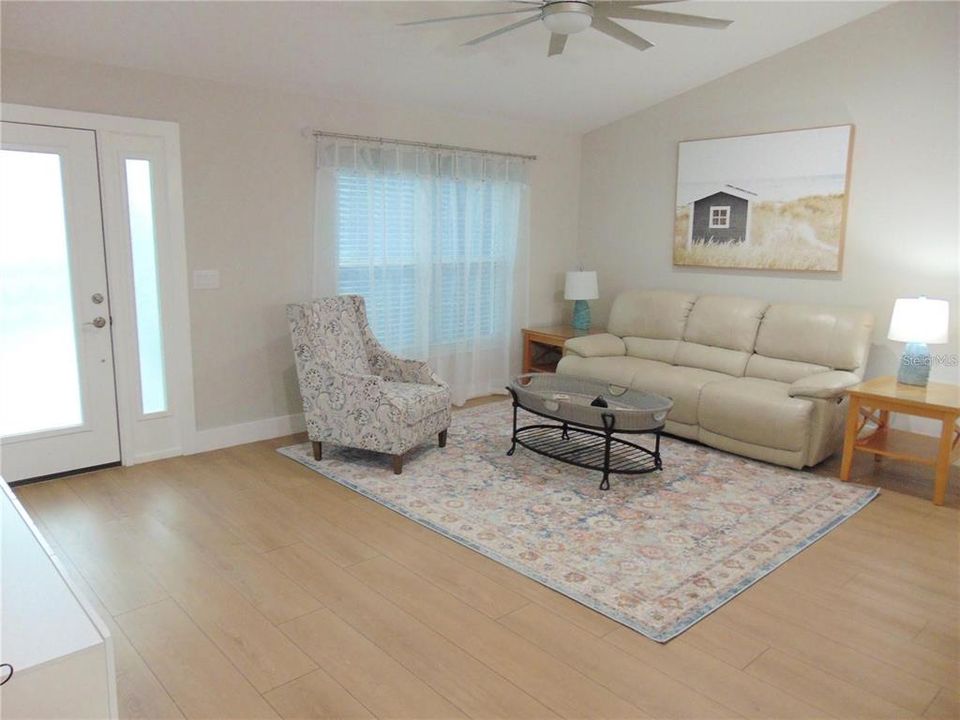 В аренду: $2,995 (3 спален, 2 ванн, 1600 Квадратных фут)