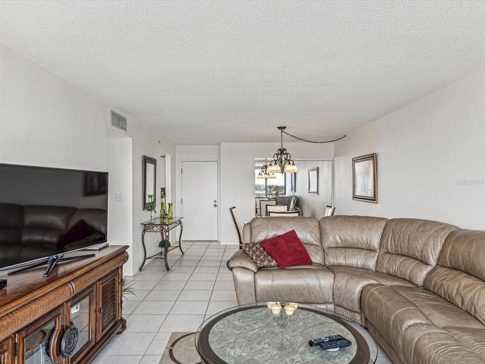 For Rent: $2,500 (2 beds, 2 baths, 1005 Square Feet)