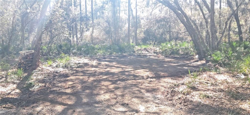 待售: $13,100 (0.23 acres)