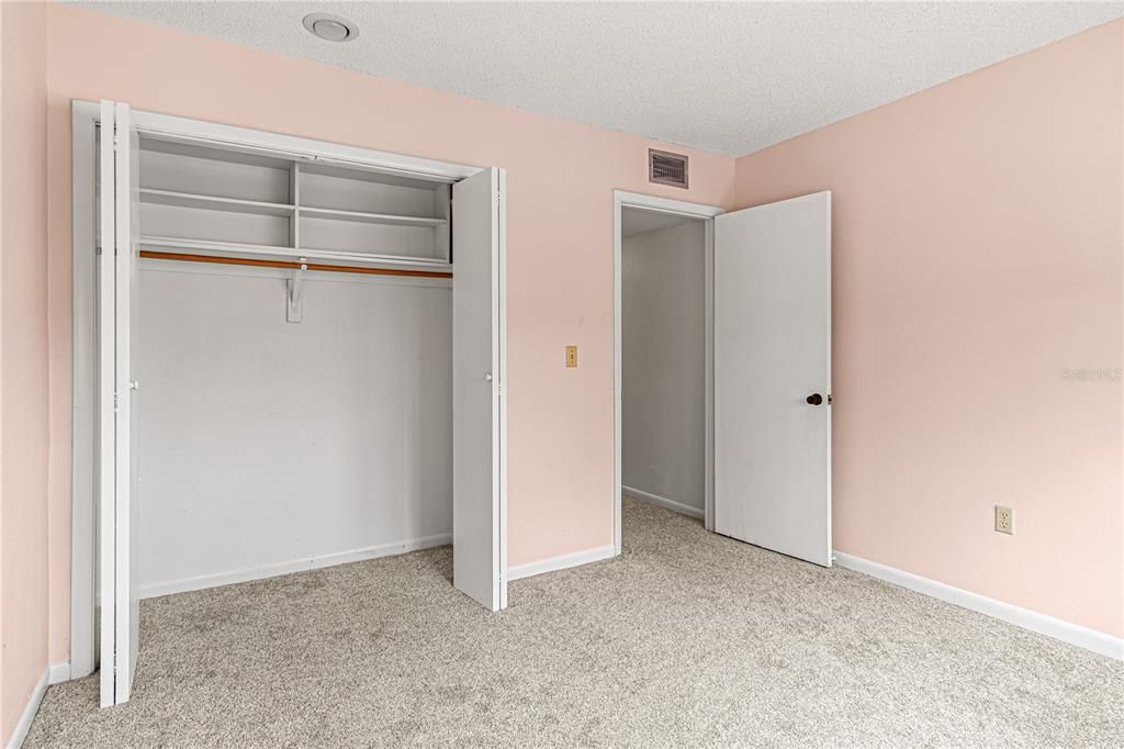 Activo con contrato: $135,000 (2 camas, 2 baños, 1139 Pies cuadrados)