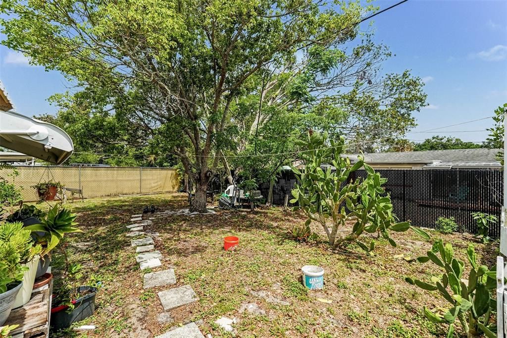 Activo con contrato: $235,900 (2 camas, 2 baños, 1499 Pies cuadrados)