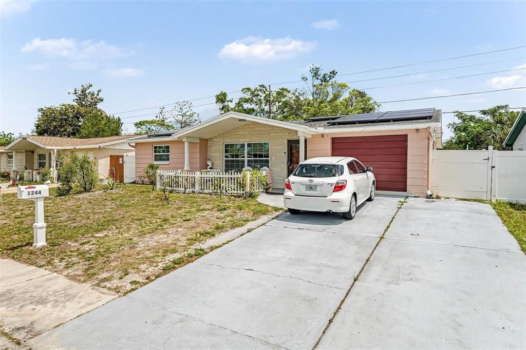 Activo con contrato: $235,900 (2 camas, 2 baños, 1499 Pies cuadrados)
