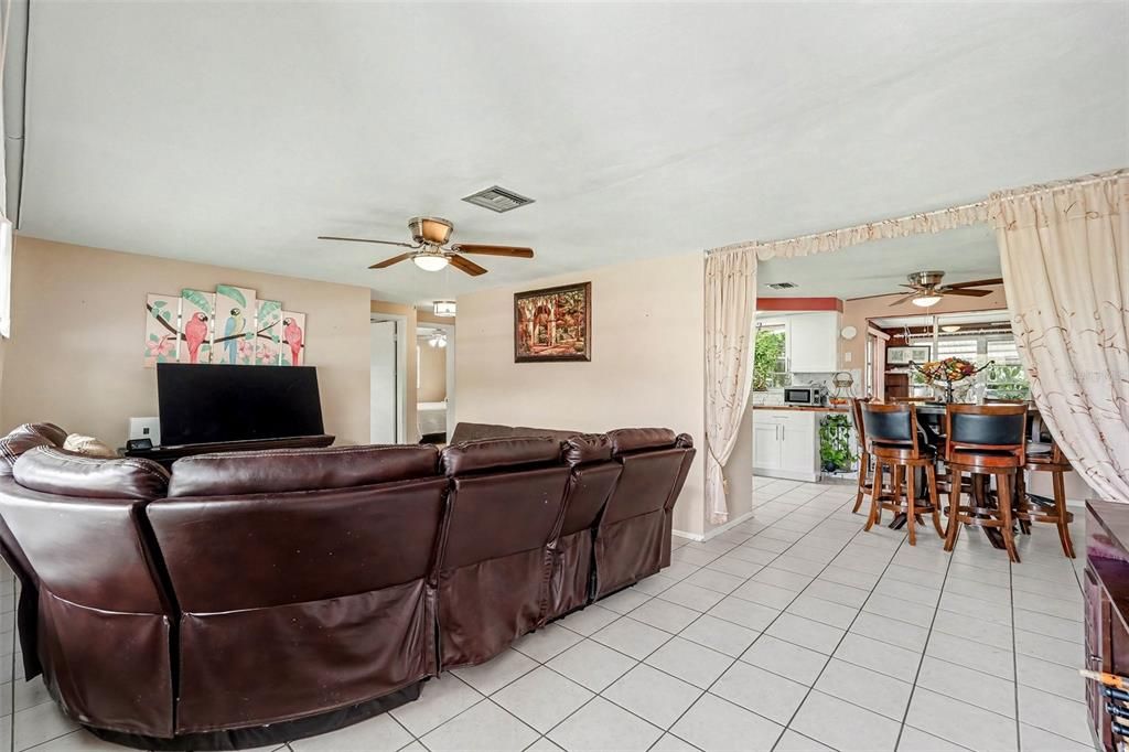 Activo con contrato: $235,900 (2 camas, 2 baños, 1499 Pies cuadrados)