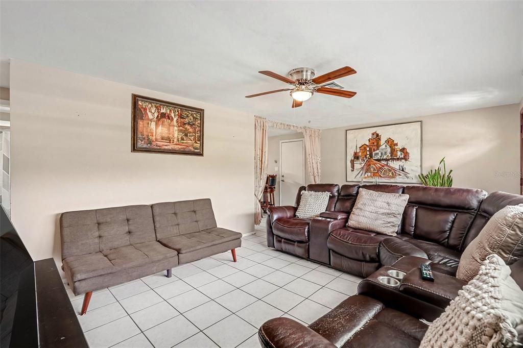 Activo con contrato: $235,900 (2 camas, 2 baños, 1499 Pies cuadrados)