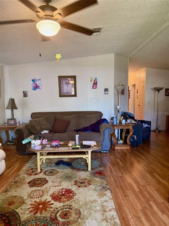 For Sale: $198,000 (2 beds, 2 baths, 1275 Square Feet)
