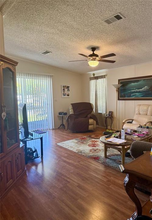 For Sale: $198,000 (2 beds, 2 baths, 1275 Square Feet)