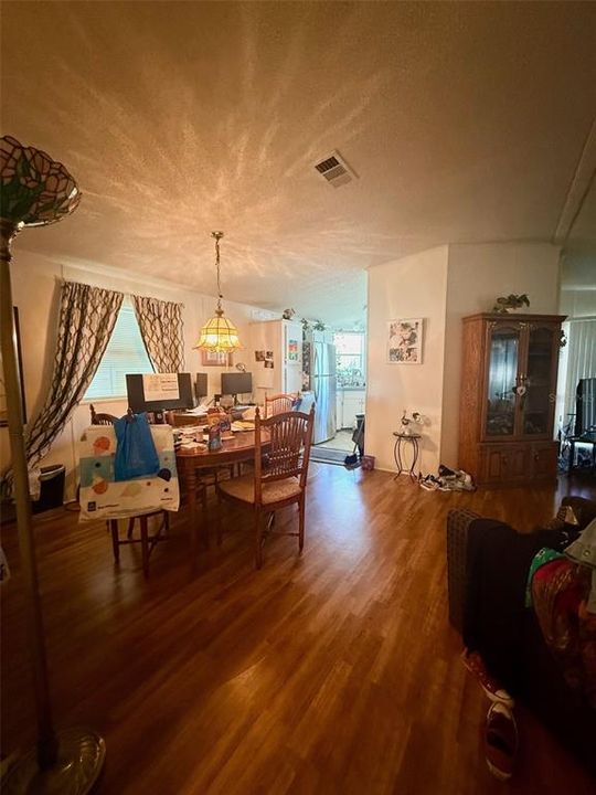 For Sale: $198,000 (2 beds, 2 baths, 1275 Square Feet)