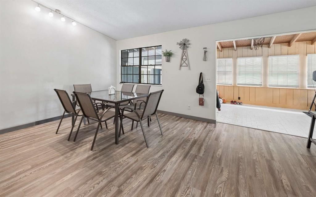 En Venta: $325,000 (3 camas, 3 baños, 2664 Pies cuadrados)