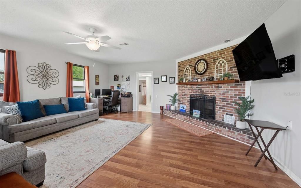 En Venta: $325,000 (3 camas, 3 baños, 2664 Pies cuadrados)