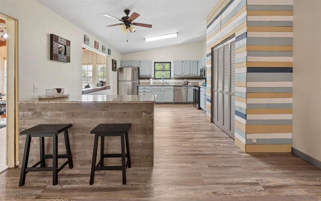 En Venta: $325,000 (3 camas, 3 baños, 2664 Pies cuadrados)