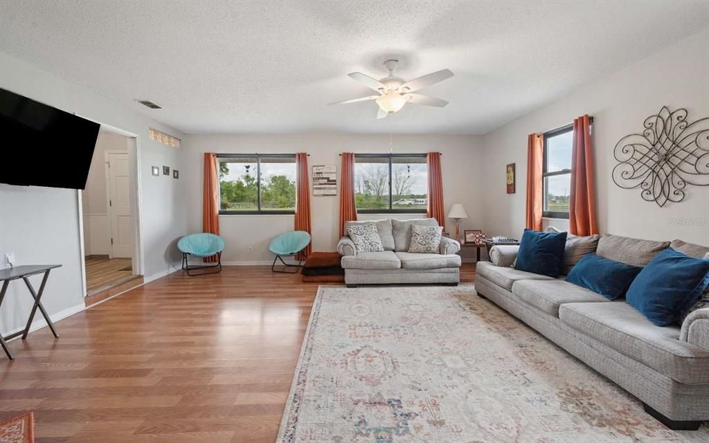 En Venta: $325,000 (3 camas, 3 baños, 2664 Pies cuadrados)