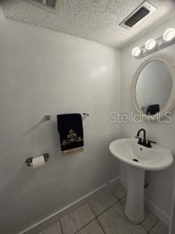 Active With Contract: $1,550 (2 beds, 1 baths, 936 Square Feet)