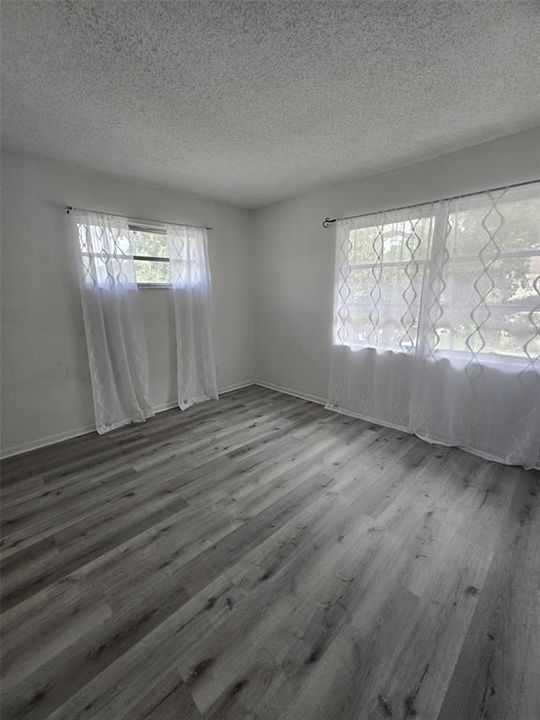 Active With Contract: $1,550 (2 beds, 1 baths, 936 Square Feet)