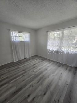 Active With Contract: $1,550 (2 beds, 1 baths, 936 Square Feet)