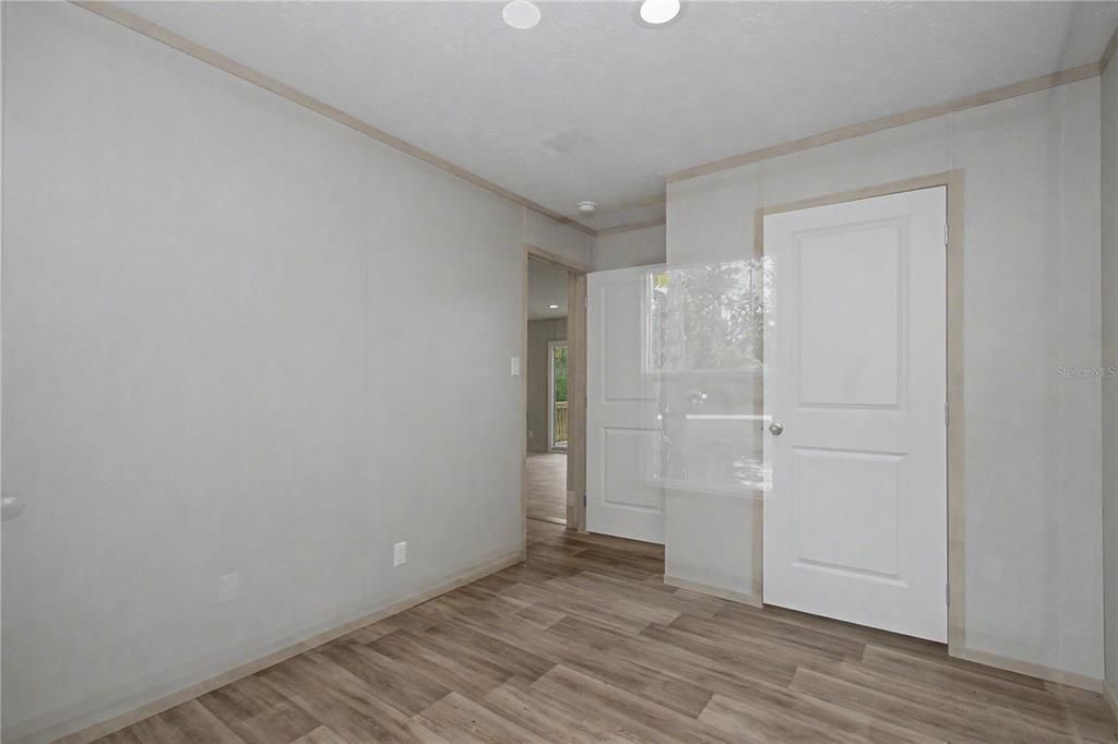 For Sale: $249,400 (4 beds, 2 baths, 1475 Square Feet)