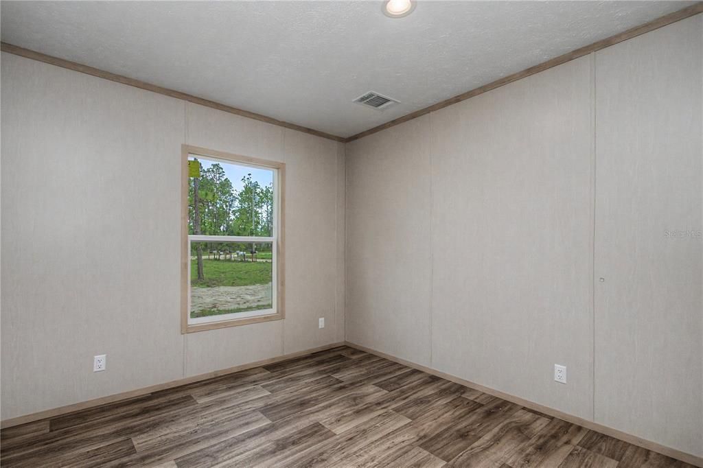 For Sale: $249,400 (4 beds, 2 baths, 1475 Square Feet)