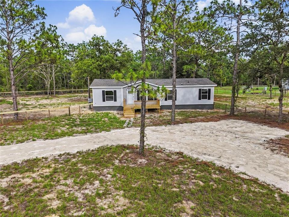 For Sale: $249,400 (4 beds, 2 baths, 1475 Square Feet)
