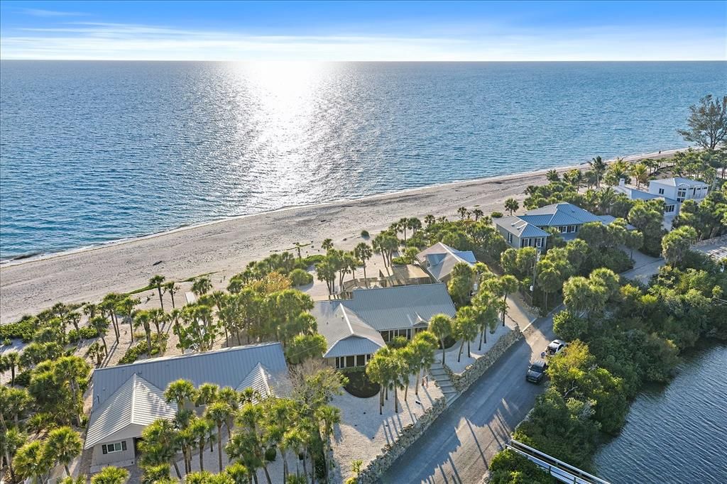 For Sale: $4,690,000 (5 beds, 4 baths, 4033 Square Feet)