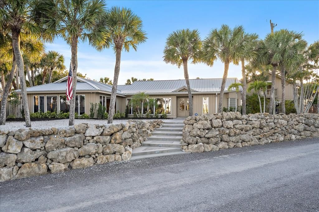 For Sale: $4,690,000 (5 beds, 4 baths, 4033 Square Feet)