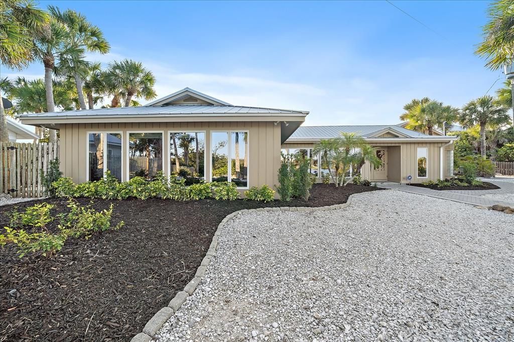 For Sale: $4,690,000 (5 beds, 4 baths, 4033 Square Feet)