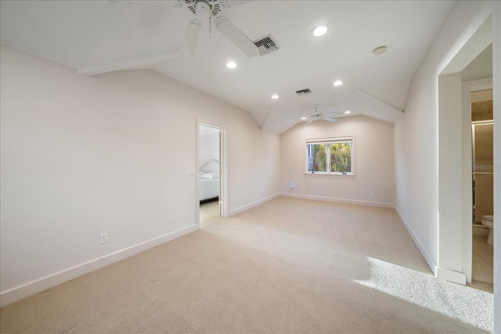 For Sale: $4,690,000 (5 beds, 4 baths, 4033 Square Feet)