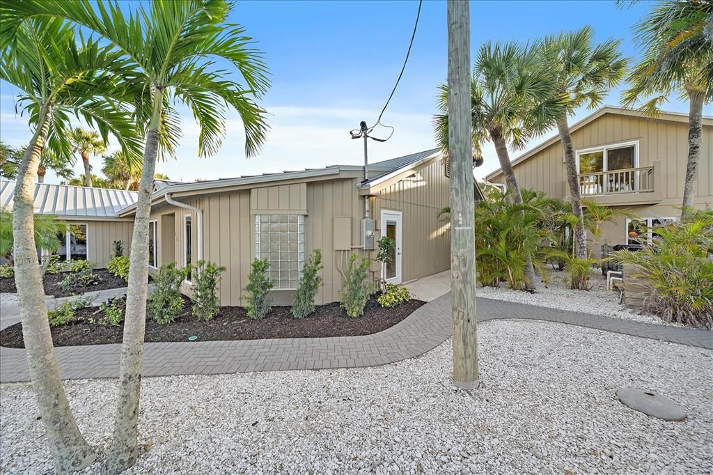 For Sale: $4,690,000 (5 beds, 4 baths, 4033 Square Feet)
