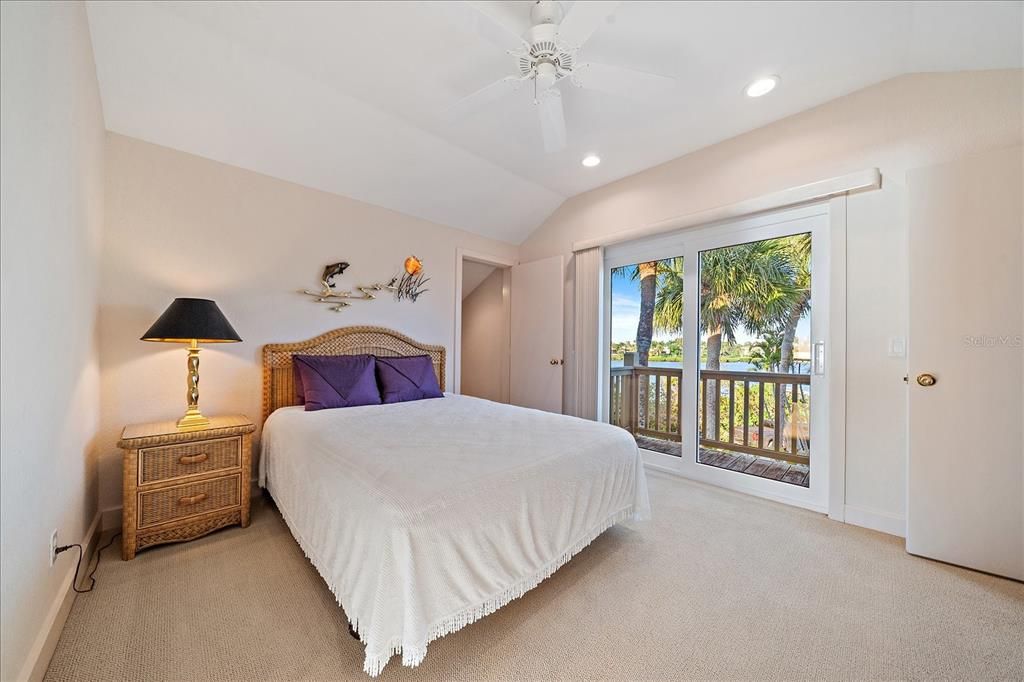 For Sale: $4,690,000 (5 beds, 4 baths, 4033 Square Feet)