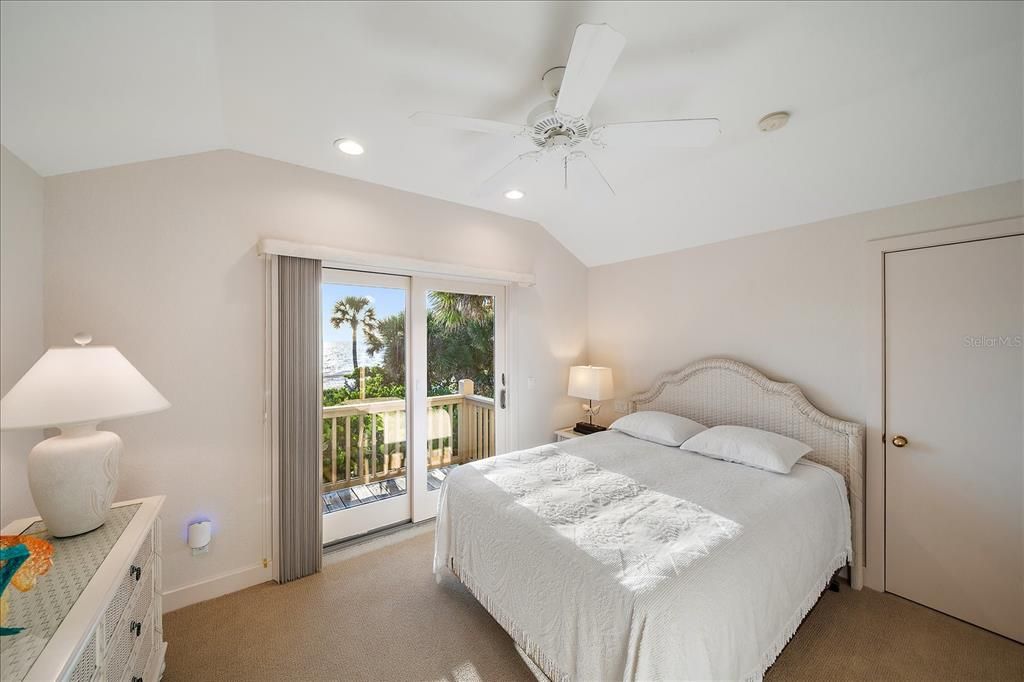 For Sale: $4,690,000 (5 beds, 4 baths, 4033 Square Feet)