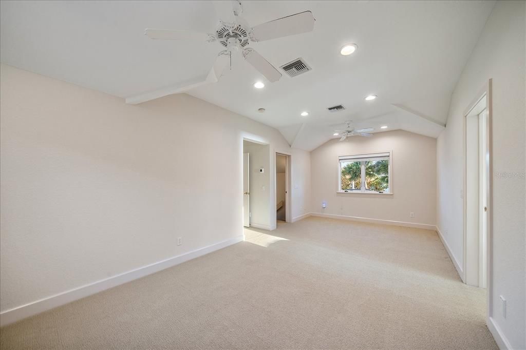 For Sale: $4,690,000 (5 beds, 4 baths, 4033 Square Feet)