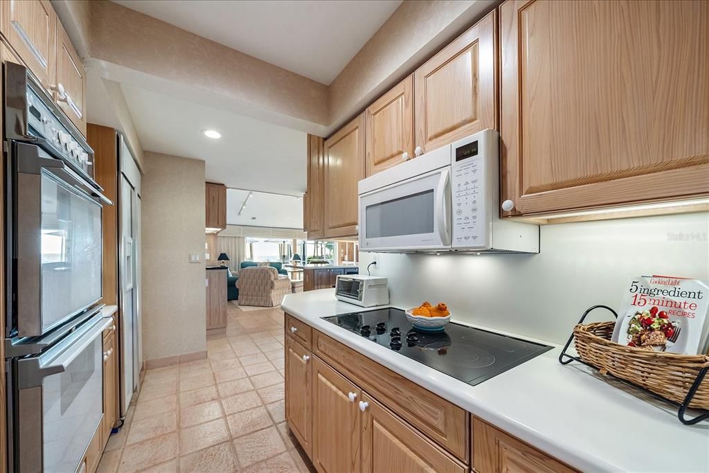 For Sale: $4,690,000 (5 beds, 4 baths, 4033 Square Feet)