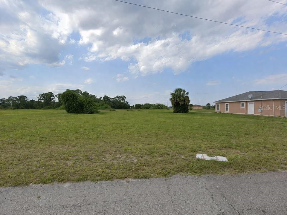 На продажу: $32,500 (0.29 acres)