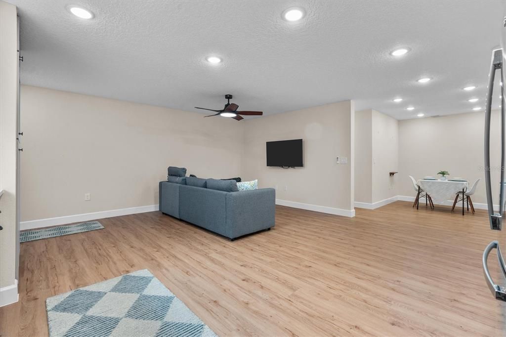 En Venta: $1,150,000 (6 camas, 5 baños, 4635 Pies cuadrados)
