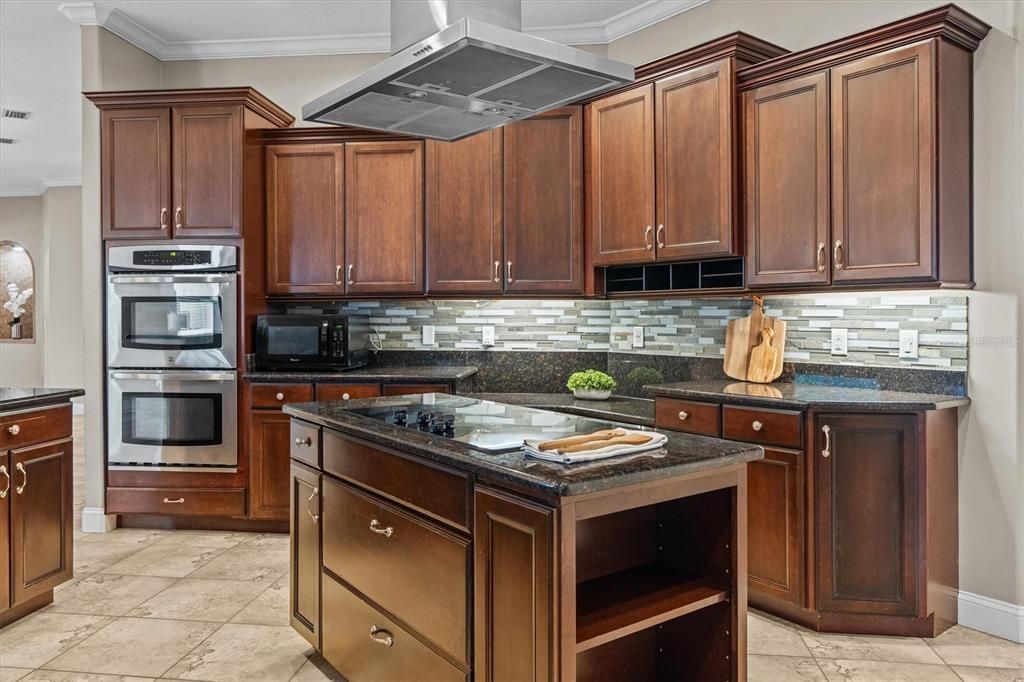 En Venta: $1,150,000 (6 camas, 5 baños, 4635 Pies cuadrados)