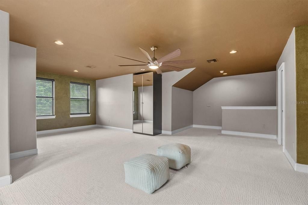 En Venta: $1,150,000 (6 camas, 5 baños, 4635 Pies cuadrados)