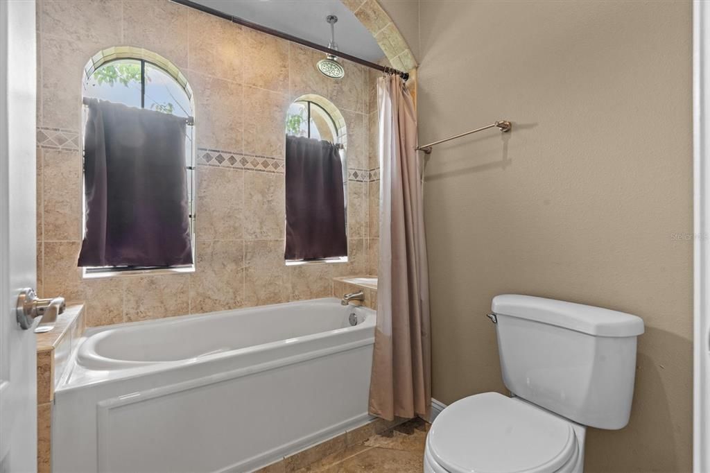En Venta: $1,150,000 (6 camas, 5 baños, 4635 Pies cuadrados)