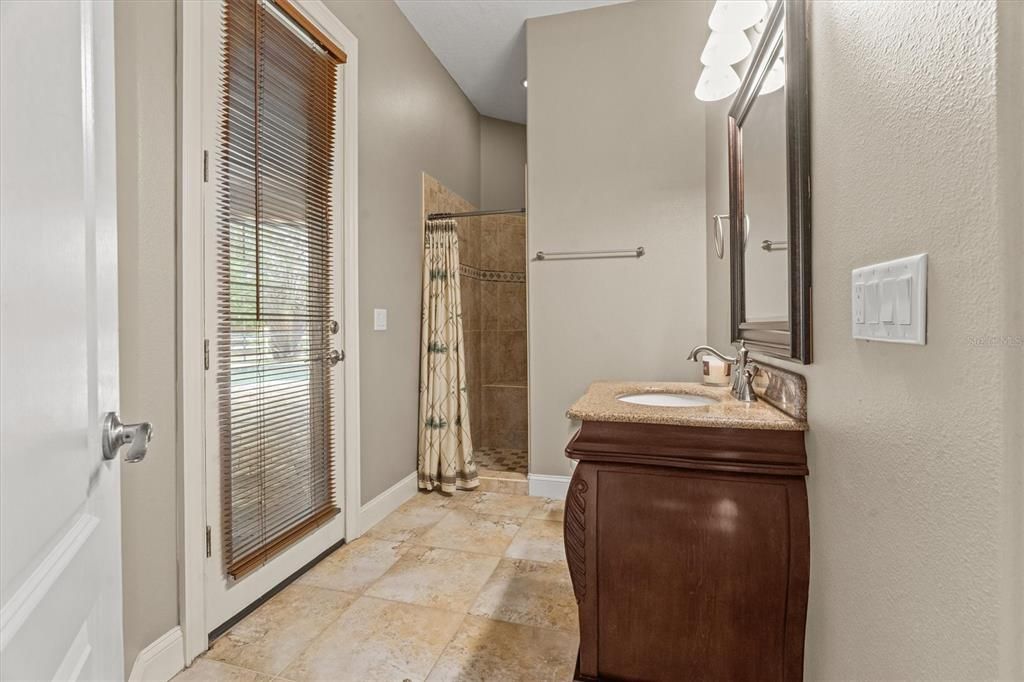 En Venta: $1,150,000 (6 camas, 5 baños, 4635 Pies cuadrados)