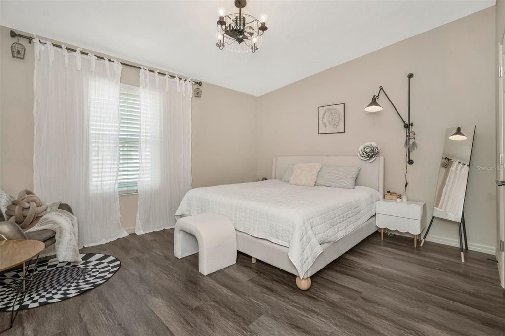 For Sale: $425,000 (3 beds, 2 baths, 1602 Square Feet)