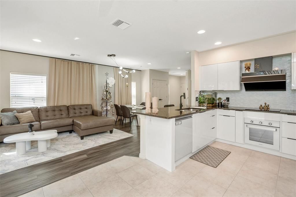 For Sale: $425,000 (3 beds, 2 baths, 1602 Square Feet)