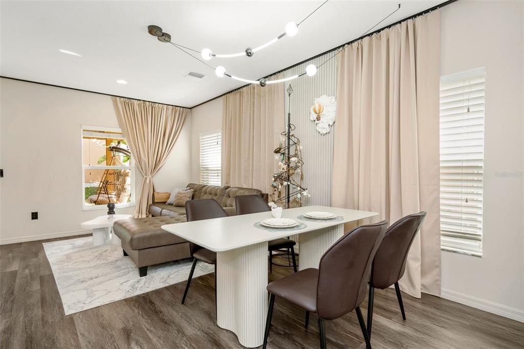 For Sale: $425,000 (3 beds, 2 baths, 1602 Square Feet)