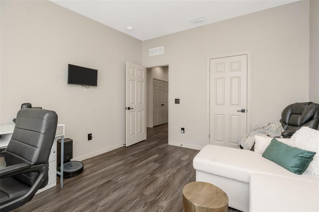 For Sale: $425,000 (3 beds, 2 baths, 1602 Square Feet)