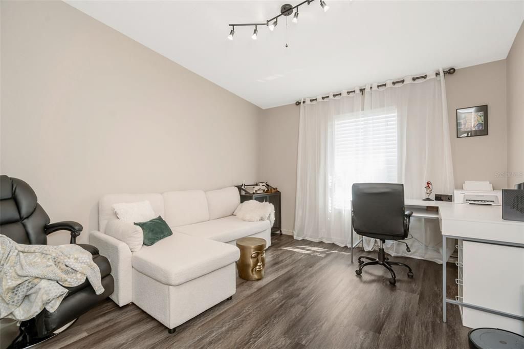 For Sale: $425,000 (3 beds, 2 baths, 1602 Square Feet)