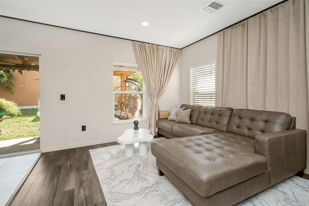 For Sale: $425,000 (3 beds, 2 baths, 1602 Square Feet)