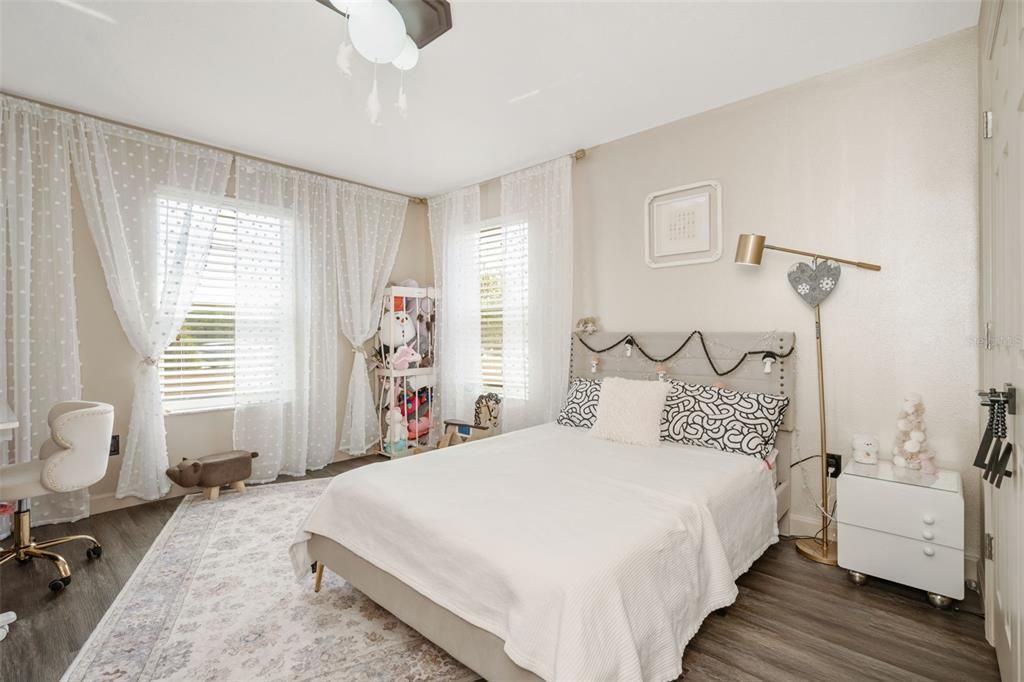 For Sale: $425,000 (3 beds, 2 baths, 1602 Square Feet)