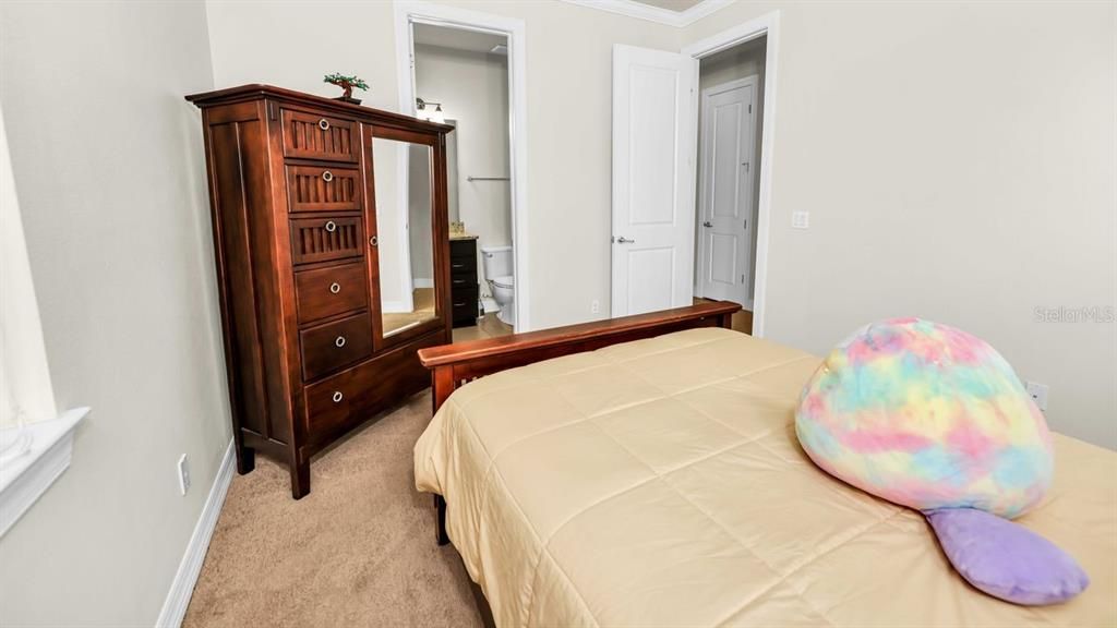 En Venta: $949,000 (4 camas, 3 baños, 2745 Pies cuadrados)