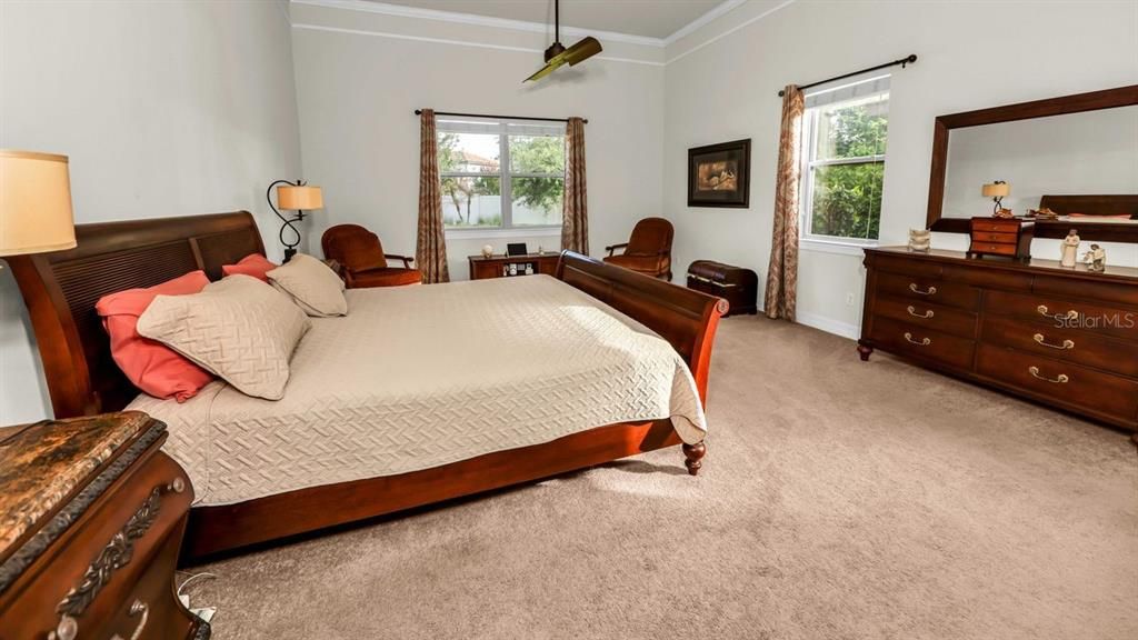 En Venta: $949,000 (4 camas, 3 baños, 2745 Pies cuadrados)
