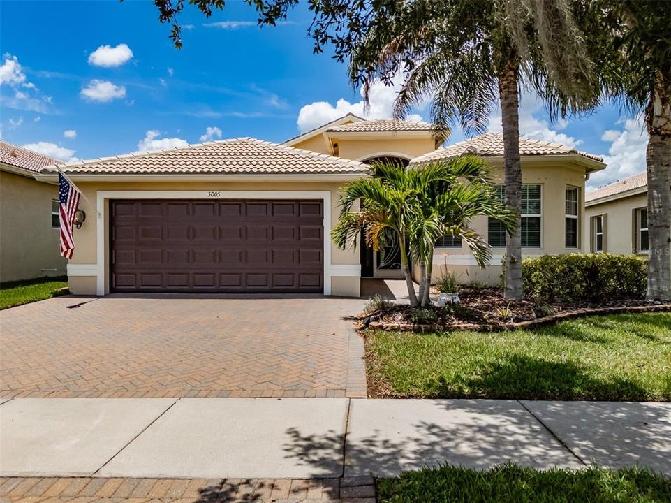 For Sale: $465,000 (3 beds, 3 baths, 2420 Square Feet)