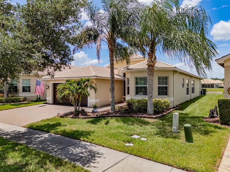 For Sale: $465,000 (3 beds, 3 baths, 2420 Square Feet)
