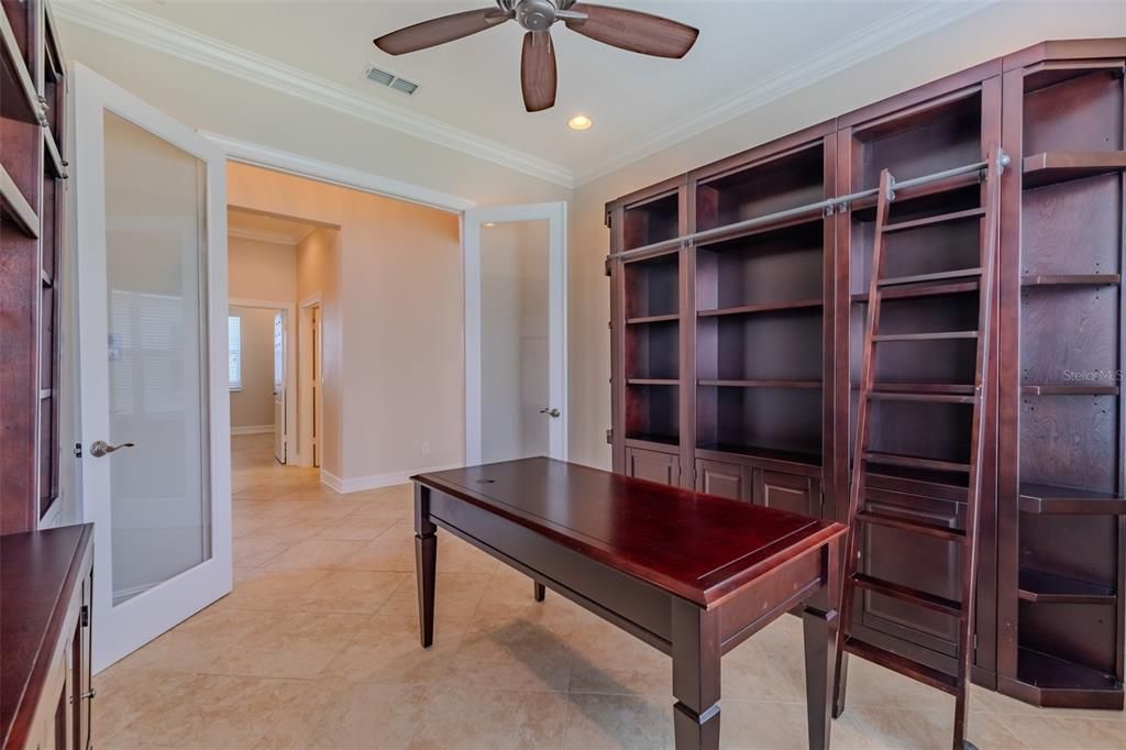 For Sale: $465,000 (3 beds, 3 baths, 2420 Square Feet)