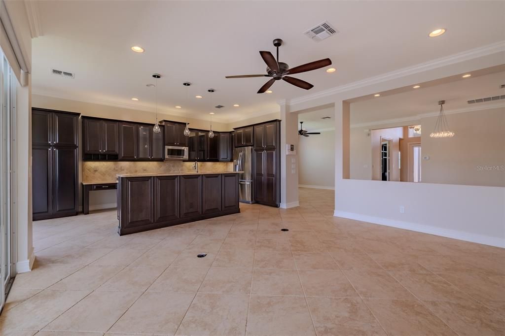For Sale: $465,000 (3 beds, 3 baths, 2420 Square Feet)